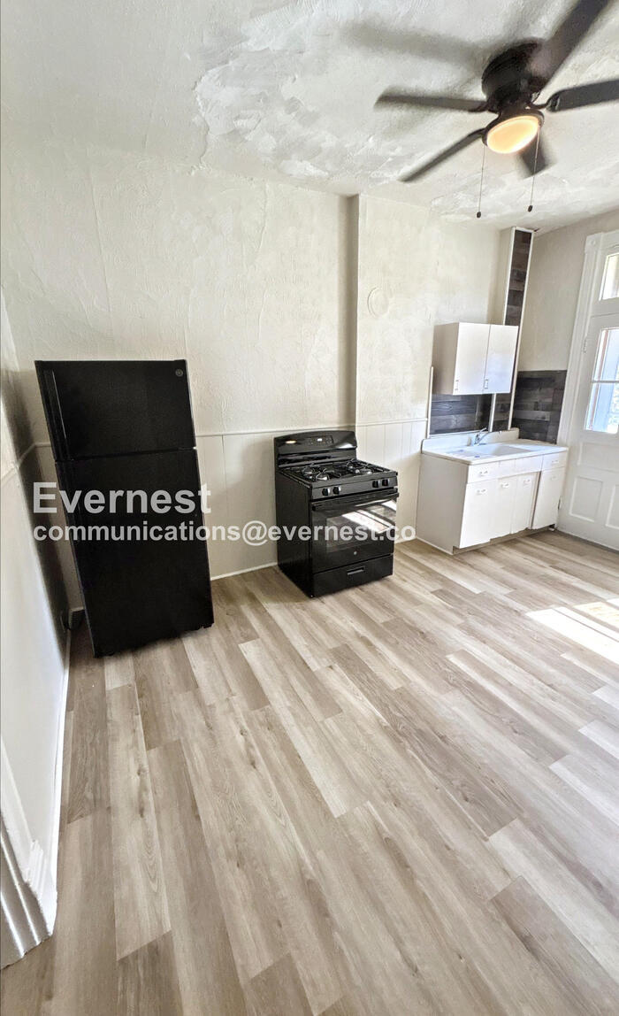 Building Photo - 3720 Fairview Ave