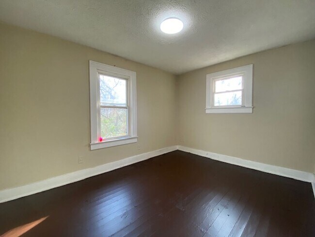 Building Photo - 1725/1727 W High St.