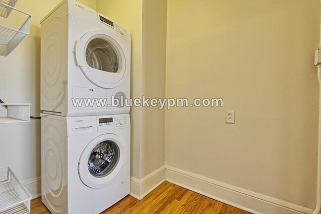 Building Photo - Pearl District Studio Condo in Historic Empress Hotel