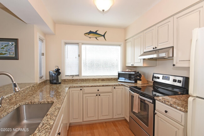 Building Photo - 6338 Oleander Dr