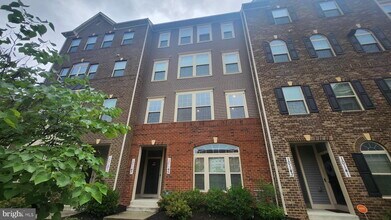 Building Photo - "Charming Lanham Townhome: 2 Bed, 2.5 Bath...