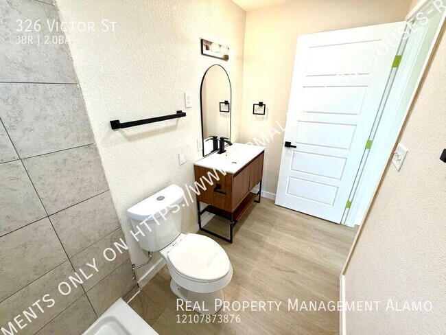 Building Photo - 326 Victor St