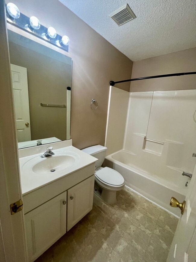 Building Photo - 1301 Davis Mill Rd