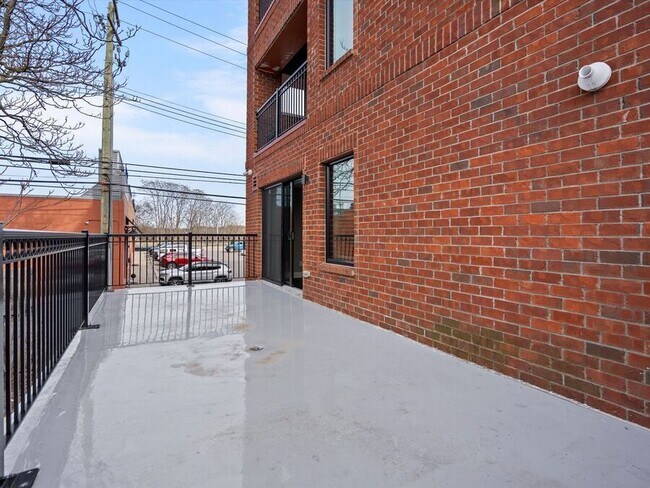 Building Photo - 1401 Walnut Blvd
