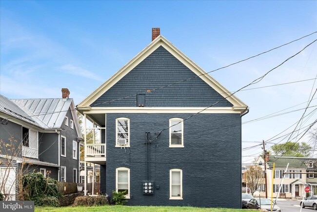 Building Photo - 402 S Loudoun St