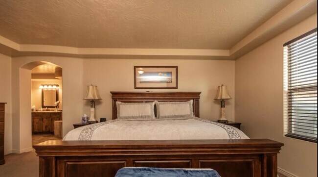 Building Photo - Six-Bedroom Home Includes Casita and RV Parking