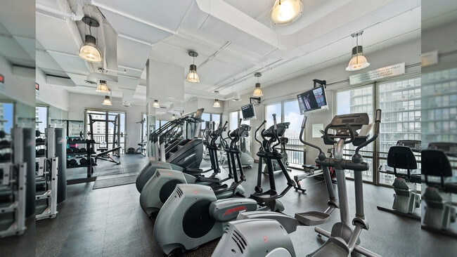 Building Photo - 2 E Erie St