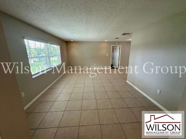 Building Photo - 620 Lakespur Ln