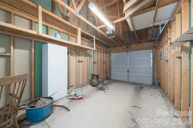 Building Photo - 108 S Square Row