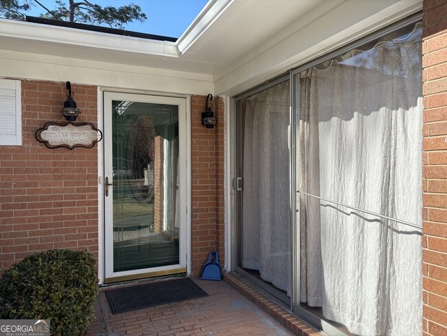 Building Photo - 103 Cherry St