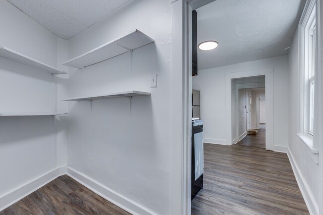Building Photo - 826 E Warrington Ave