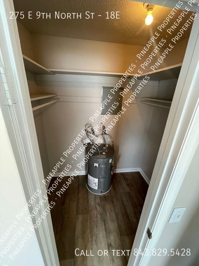 Building Photo - 275 E 9th N St