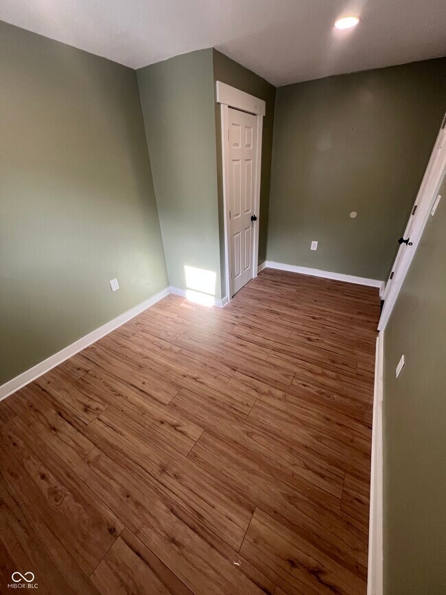 Building Photo - 2530 N Temple Ave