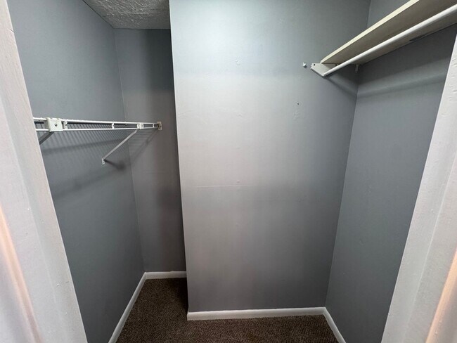 Building Photo - 2 bedroom/2.5 bath in Brentwood (Nipper's Corner)