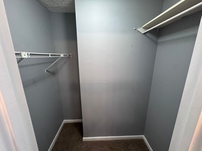 Building Photo - 3 bedroom/2.5 bath in Brentwood (Nipper's ...