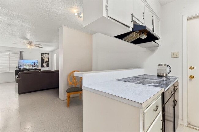 Building Photo - 6911 Cooper Ln