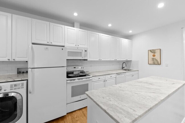 Building Photo - 103 1st Ave