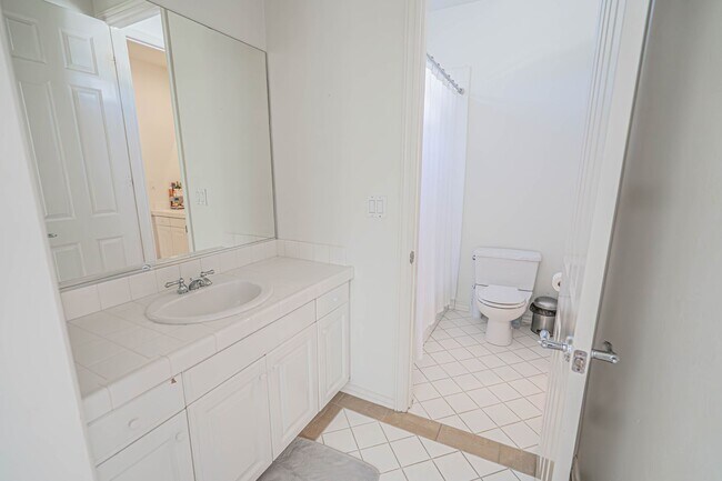 Building Photo - 4 Bedroom Home for Rent in The Woodlands!