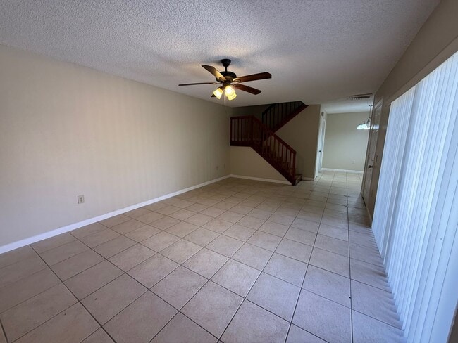 Building Photo - 2/2.5 Townhome in Central Orlando