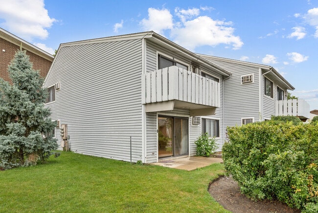 Building Photo - 3100 Bayside Dr