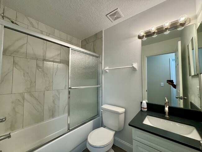 Building Photo - Fully renovated Townhome for Rent in Davenport, FL