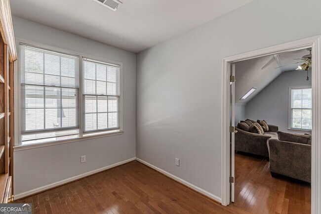 Building Photo - 203 Prestwick Way N