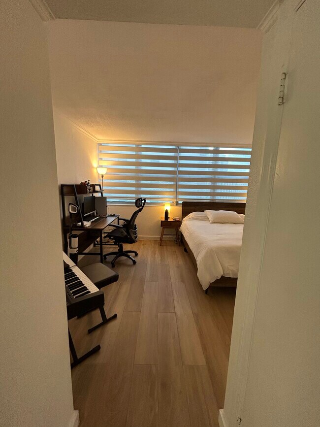 Building Photo - 5838 Collins Ave