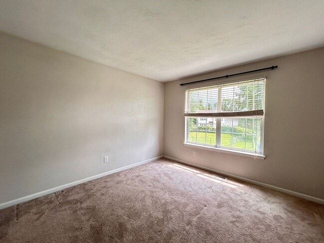 Building Photo - Spacious & Updated 4-Bedroom Gem in the He...