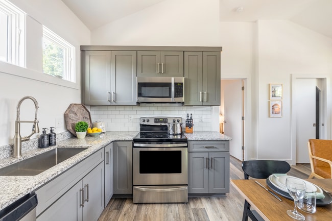 Building Photo - 2200 Grantland Ave