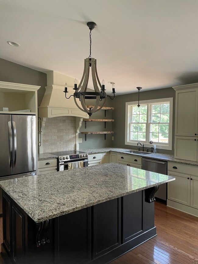 Building Photo - 725 Masons Beach Rd