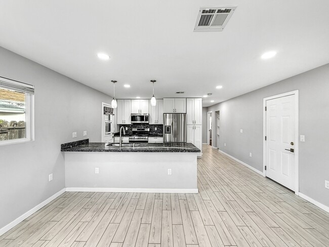 Building Photo - 6123 Horton Dr