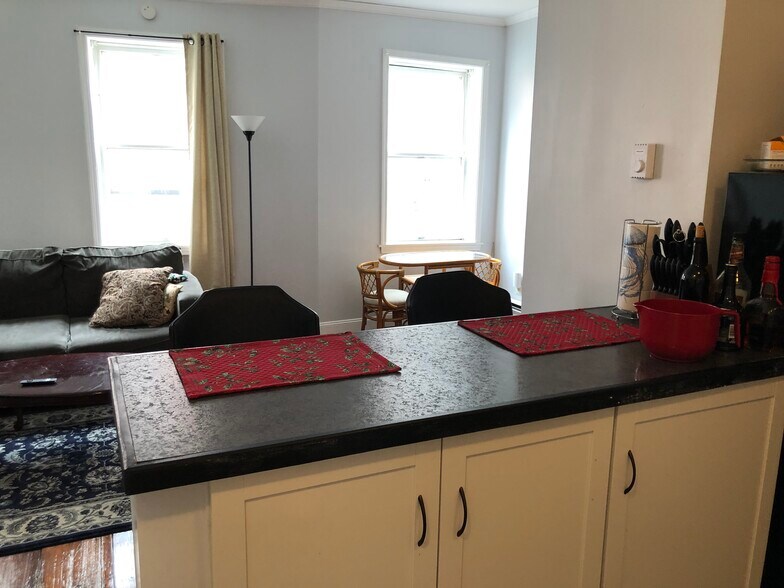 Building Photo - 83 Columbia St