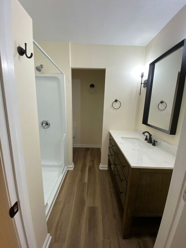 Building Photo - Cottage home, 5 minutes to Wrightsville Be...