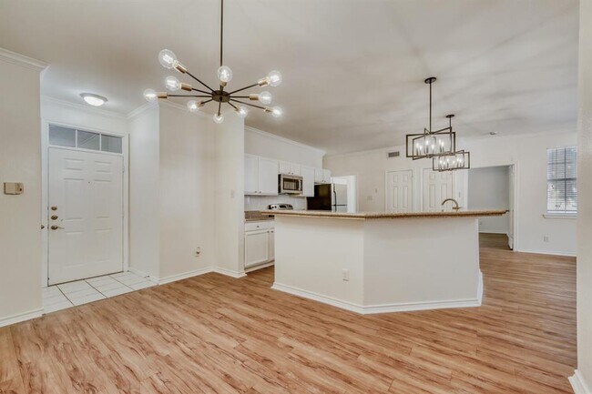 Building Photo - 6804 N Capital of Texas Hwy