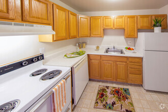 Kitchen (cabinets & appliances vary) - Medical Center Court