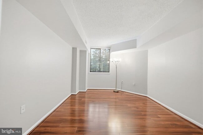 Building Photo - 1001 N Randolph St