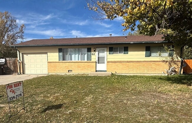 Primary Photo - 3 Bedroom House w/ Garage