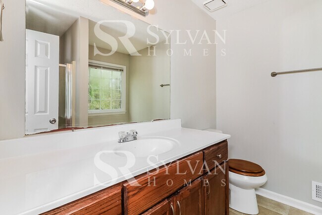 Building Photo - Enjoy living the good life in this 3 bedroom, 2 bathroom home