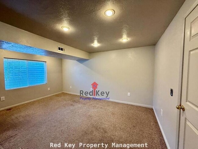 Building Photo - Crystal Bay Dr Single Family Home