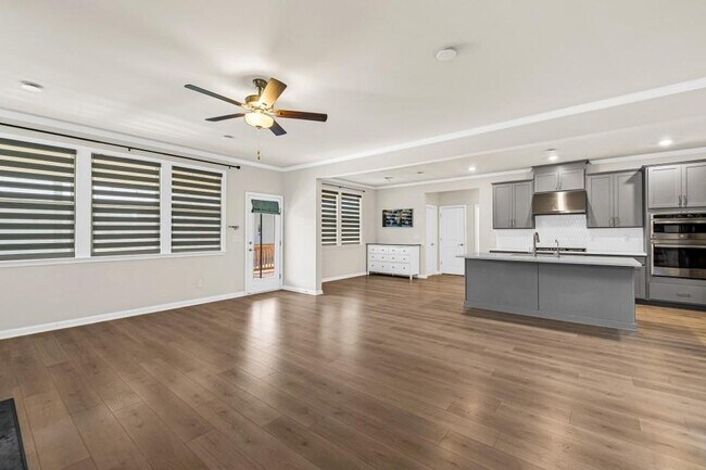 Building Photo - 405 Founders Walk