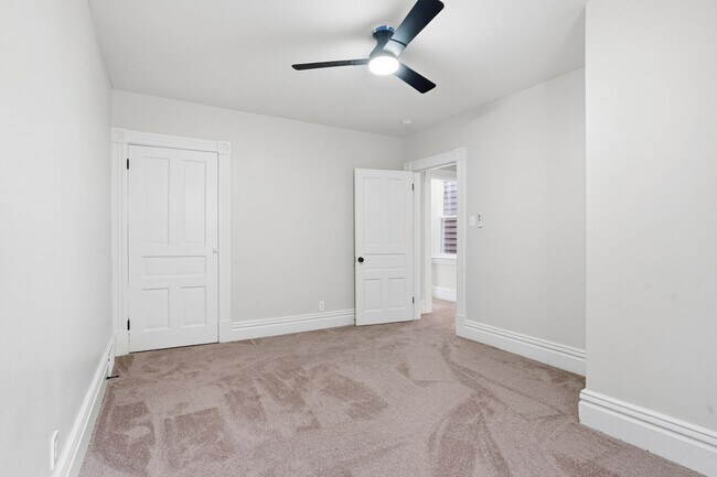 Building Photo - 3 bed 1 bath - completely updated, great location, central air, laundry