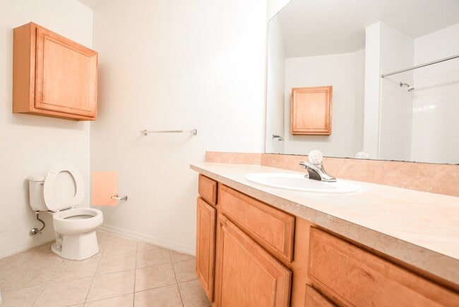Building Photo - Spacious 3 Bed 2 Bath Unit For Rent in Orl...