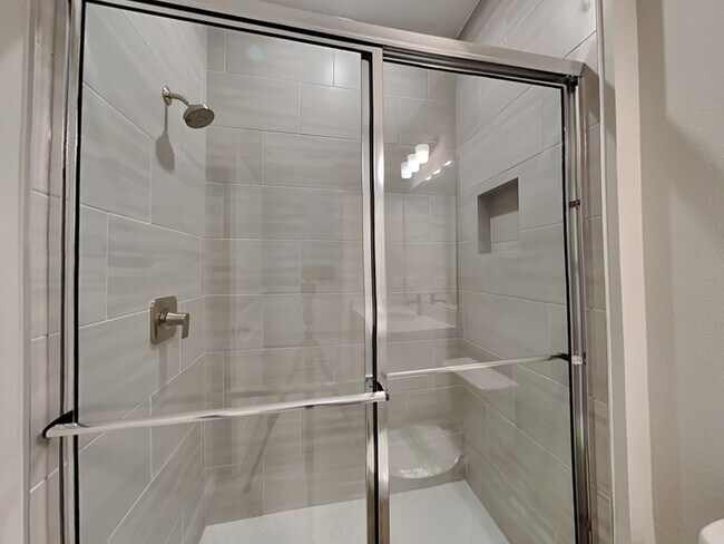 Building Photo - 637 Bayhawk St