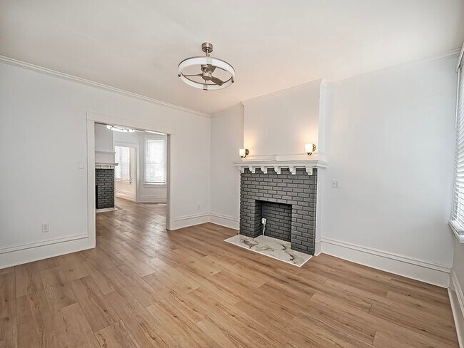 Building Photo - 624 N Sheridan Ave