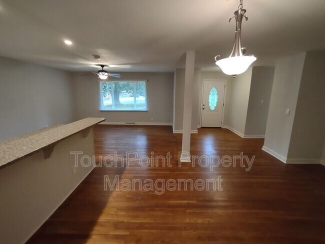 Building Photo - 6414 Elmwood Cir