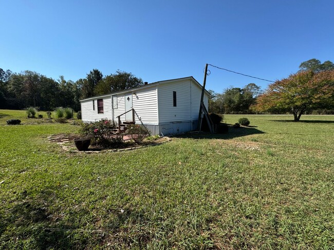 Building Photo - Cozy 3/2 Mobile Home in the Silver Creek A...