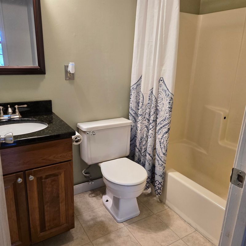 Building Photo - 335 Cypress, 4J