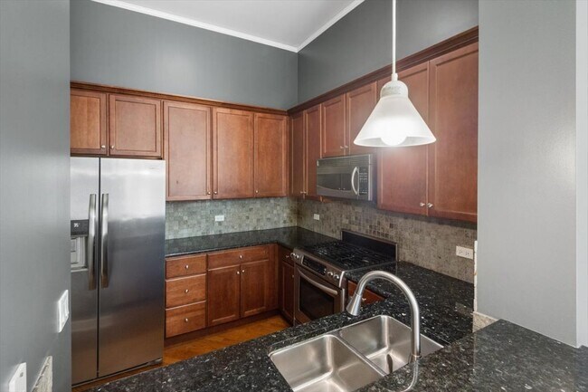 Building Photo - 450 E Waterside Dr