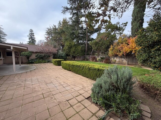 Building Photo - 1428 W Calimyrna Ave