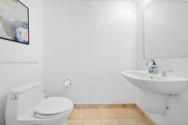 Building Photo - 6515 Collins Ave